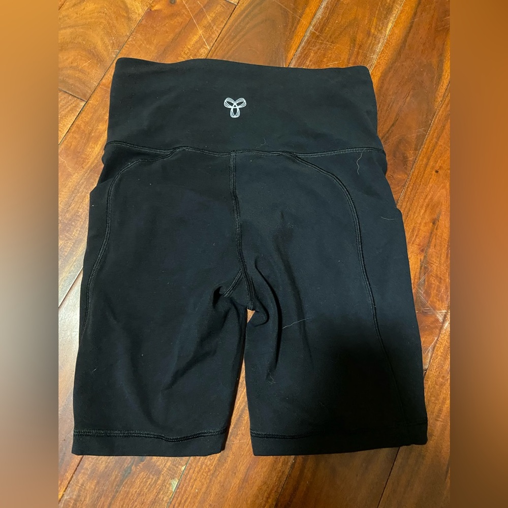 Aritzia biker shorts